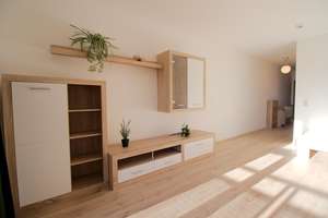 Frisch renovierte und geräumige 1-Zimmer Wohnung mit sehr guter Anbindung – Karolinenstraße 118, 90763 Nördliche Südstadt, Fürth – Vorschaubild 1