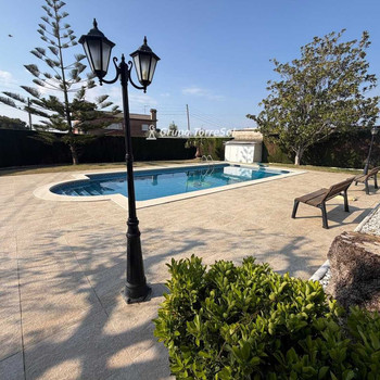 Schönes und gepflegtes Haus in ruhiger Wohngegend in Sant Jaume dels Domenys