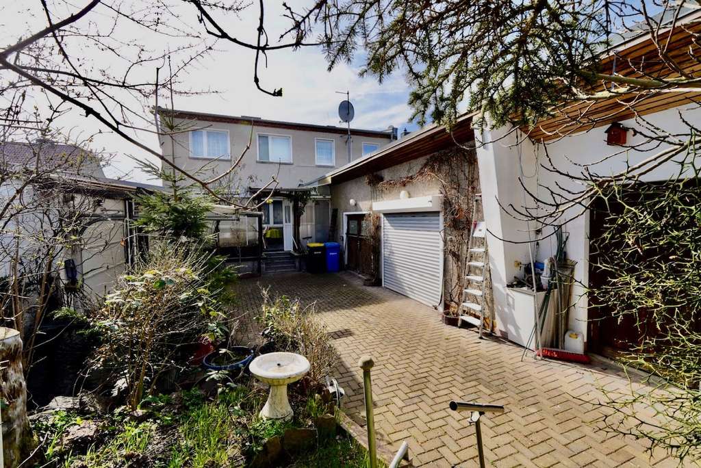 Immobilie in Dessau-Roßlau - Platz für Ihre Wohnträume - Doppelhaushälfte mit Garagen, Werkstatt  & Ausbaupotenzial - Bild 3