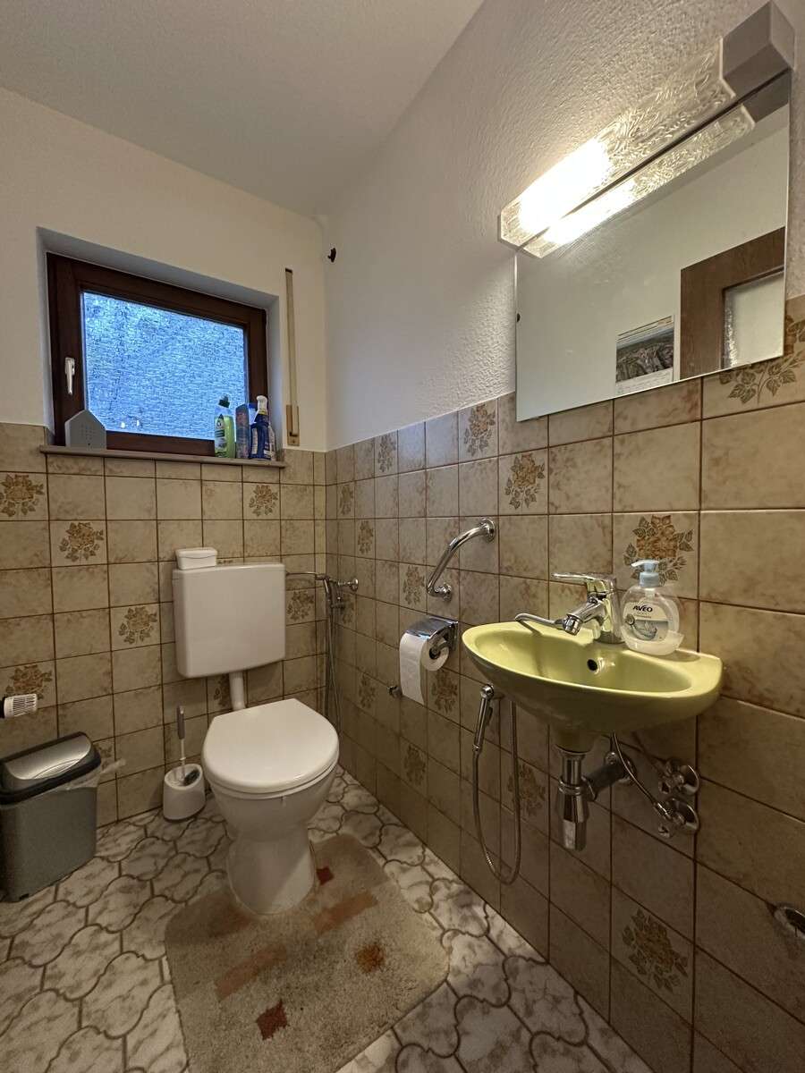 Immobilie in Ingelfingen - Raum zum Leben: Großes Einfamilienhaus mit Garage und viel Potenzial - Bild 1