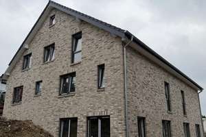 Familientraum im Erstbezug – Moderne 9-Zimmer-Doppelhaushälfte