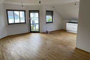 Charmante DG Wohnung mit Balkon, Tageslichtbad und moderner Einbauküche  – 91336 Heroldsbach – Vorschaubild 2