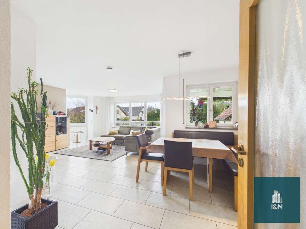 Immobilie in Eberdingen - MEHRGENERATIONENHAUS - Großes Zweifamilienhaus mit wunderschönem Garten in Hochdorf - Bild 3