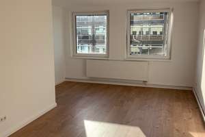 Sehr zentrale, großzügige, WG geeignete 4-Zimmerwohnung mit Balkon