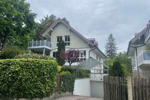3-Zimmer 85m2 Dachgeschosswohnung mit Garagenstellplatz in München-Waldperlach