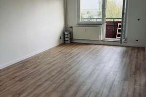 Frisch renovierte 3-Raum-Wohnung mit Balkon und EBK – Hans-Grade-Str. 45, 39130 Neu Olvenstedt, Magdeburg – Vorschaubild 2