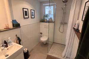 Stilvolle, in 2018 kernsanierte DG-Wohnung mit offener Küche, Balkon +  2 Bädern in attraktiver Lage – 45147 Holsterhausen, Essen – Vorschaubild 13