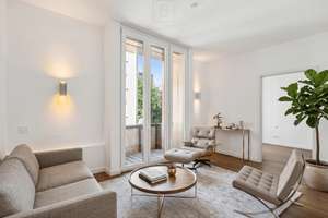 Ruhige Seitenstraße, zentrale Lage – 3 Zimmer mit großer Terrasse in der Maxvorstadt