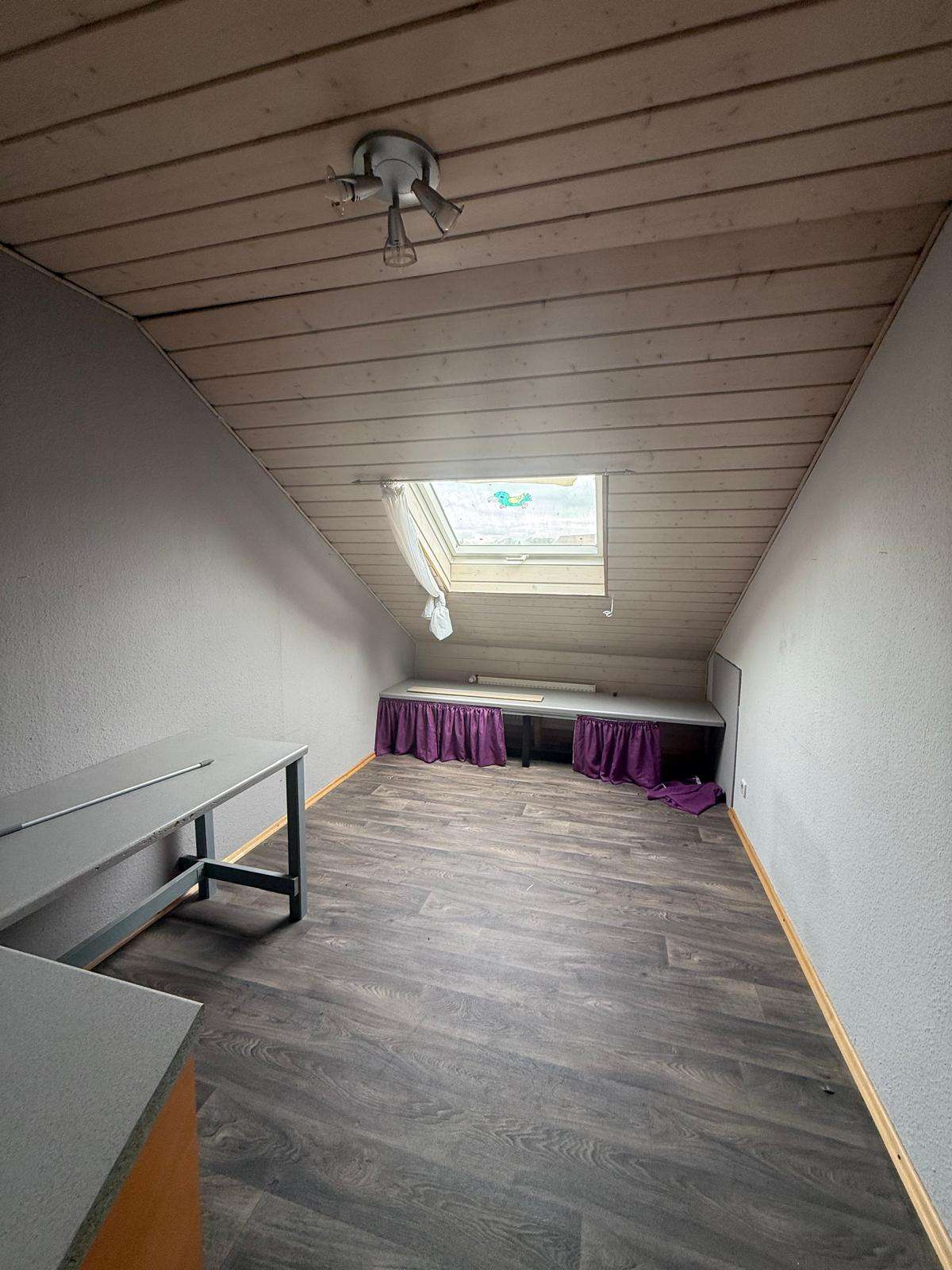 Immobilie in Walzbachtal - Attraktive, 4-Zimmer-Dachgeschoßwohnung mit Garage, Gartenanteil, Hobbyraum - Bild 0