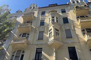 Schöne 4-Zimmer-Altbauwohnung mit Balkon, nähe Dürerplatz