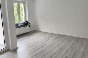 Hannover-Marienwerder TOPLAGE: sanierte 3 Zimmer Wohnung 1. OG mit schöner Loggia !