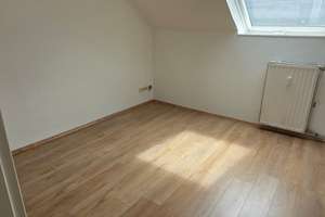Neu saniertes Zuhause unterm Dach – 3 Zimmer mit Charakter in Duisburg – Harmoniestraße 38, 47119 Ruhrort, Duisburg – Vorschaubild 4
