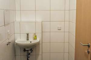 Günstige und vermietete 2-Zimmer mit Laminat, Aufzug und Eckwanne in guter Lage! – Die vollständige Adresse der Immobilie erhältst du vom Anbieter., 9126 Gablenz, Chemnitz – Vorschaubild 12