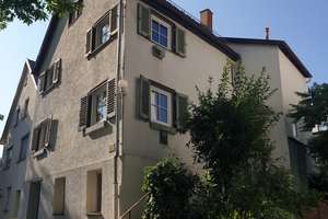 Besonderes Haus am Kirschbaum