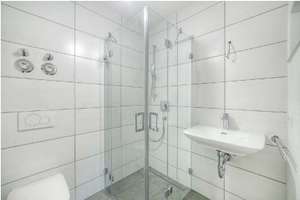 Stilvolle, geräumige 3-Zimmer-Loft-Wohnung mit Balkon und Einbauküche in Am Hart, München – Marienbaderstr 18, 80937 Am Hart, München – Vorschaubild 3