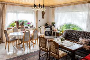 Charmantes Drei-Familien-Haus in Lohra – ideal für Investoren und Familien! – Die vollständige Adresse der Immobilie erhältst du vom Anbieter., 35102 Lohra – Vorschaubild 1