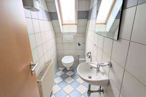 *Für Sportliche! Schön ausgebaute, helle Dachgeschossmaisonette mit Dachbalkon in Bad Cannstatt* – Wildunger Straße 40, 70372 Seelberg, Stuttgart – Vorschaubild 9