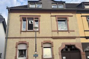Gut gelegenes 3 Familienhaus in Offenbach Bieber