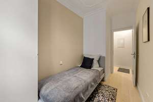 Luxurious, freshly renovated 4 room apartment in Prenzlauer Berg in the heart of Berlin – Die vollständige Adresse der Immobilie erhältst du vom Anbieter., 10405 Prenzlauer Berg, Berlin – Vorschaubild 8