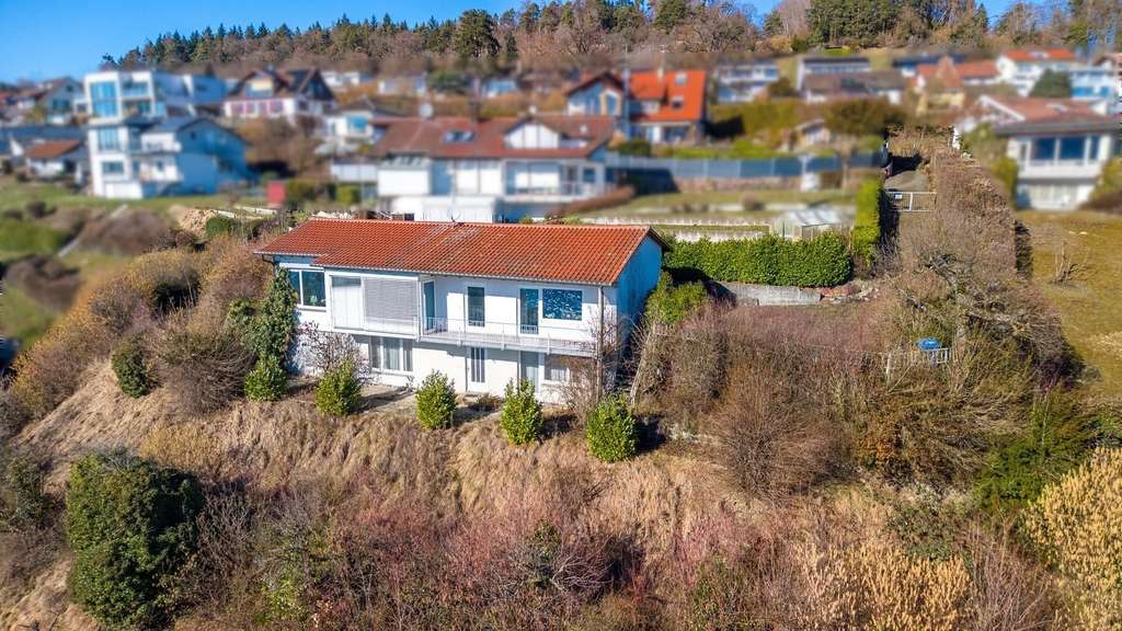 Immobilie in Bodman-Ludwigshafen - Ein Logenplatz über dem Bodensee – Panorama & Ruhe! - Bild 2