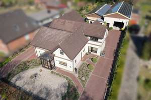 Neuer Preis !
Leben und Arbeiten vereint an einem Ort – Großzügiges 
EFH m. 2 ELW  und 240 m² Hall – Die vollständige Adresse der Immobilie erhältst du vom Anbieter., 25785 Nordhastedt – Vorschaubild 2