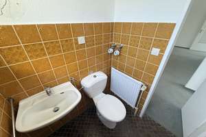 Schwachhausen: Schöne, gut aufgeteilte 3-4 Zi. - DG- Wohnung mit Lift, gr. Balkon u. TG-Stellplatz – Die vollständige Adresse der Immobilie erhältst du vom Anbieter., 28211 Gete, Bremen – Vorschaubild 9