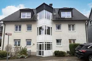 Top Lage in Holsterhausen! 2,5-Raum im 1.OG aus 2000 mit rund 61 m², 2 Balkonen und Stellplatz 