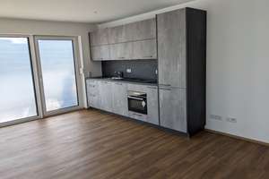 3-Zimmer-Wohnung mit großer Terrasse und Garten zu vermieten – Rudolf-Vogt-Straße 6a, 93053 Galgenberg, Regensburg – Vorschaubild 1