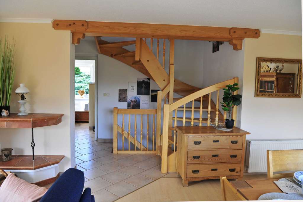 Immobilie in Schönheide - Stilvolles Haus mit Garten, Kamin & Sauna – Ruhe und Erzgebirgs-Charme in bester Naturkulisse - Bild 4