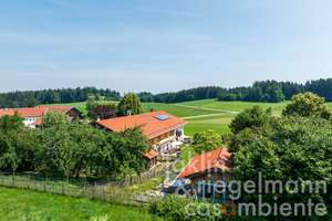 Ökologisch saniertes Bauernhaus mit 360 m² Wohnfläche, Ausbaureserve und eigenem Wald im Chiemgau – Die vollständige Adresse der Immobilie erhältst du vom Anbieter., 83547 Babensham – Vorschaubild 2