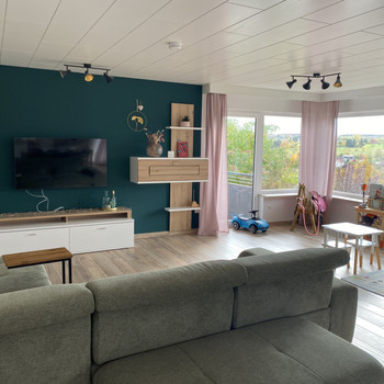 Großzügige Wohnung im 2-Familienwohnhaus