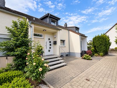 Top gepflegtes Reihenmittelhaus in Krähenriede – Westgarten, Kamin & Garage