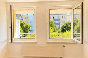 Helle 3-Raum-Wohnung mit großem Sonnenbalkon und neuem Badezimmer