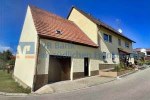 Zweifamilienhaus mit Nebengebäude bietet viel Platz – Die vollständige Adresse der Immobilie erhältst du vom Anbieter., 91596 Burk – Vorschaubild 2