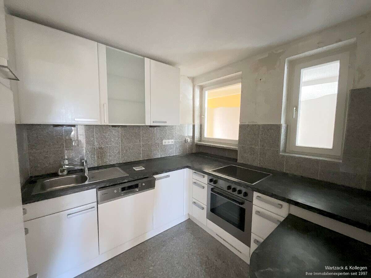 Immobilie in Schwaig bei Nürnberg - Über den Dächern von Schwaig - 3-Zimmer-Wohnung mit Ausblick, Balkon, Einbauküche und Garage - Bild 1