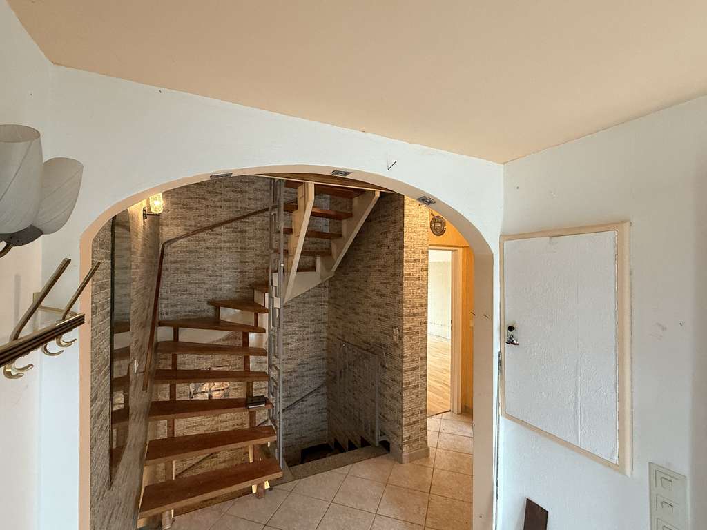 Immobilie in Flörsheim - Reihenhaus-Schnäppchen zum Selbstausbau - Bild 1