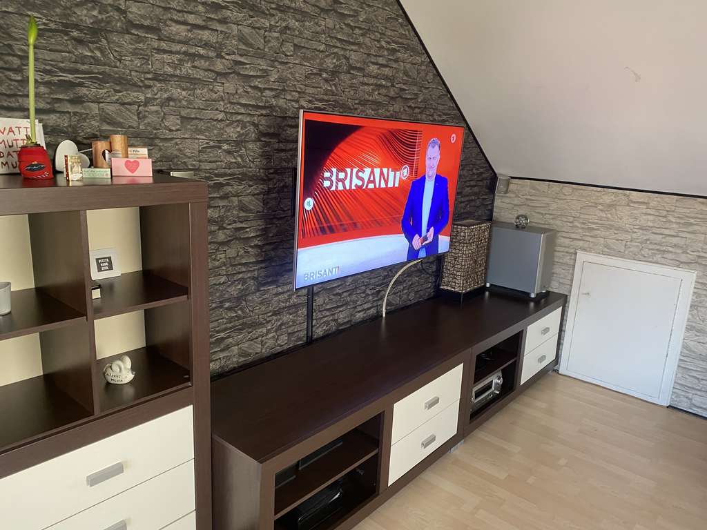 Immobilie in Hirschberg an der Bergstraße - Leutershausen, Feldrandlage. 3 Zimmer, Küche, Bad, Dachbalkon plus extra Gäste WC. Povisionsfrei - Bild 1