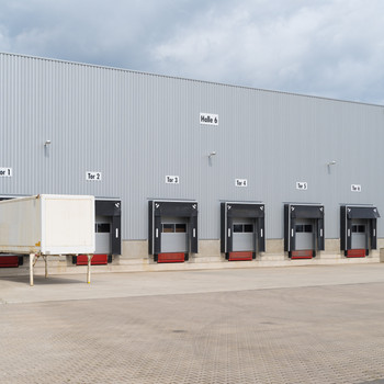 10.000 m² Lagerfläche am Flughafen | Ebenerdig + Rampe