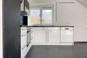 Neuwertige 3-Zi-Dachgeschosswohnung mit Balkon und Einbauküche in Ingolstadt – Schergweg 24, 85051 Süd, Ingolstadt – Vorschaubild 14
