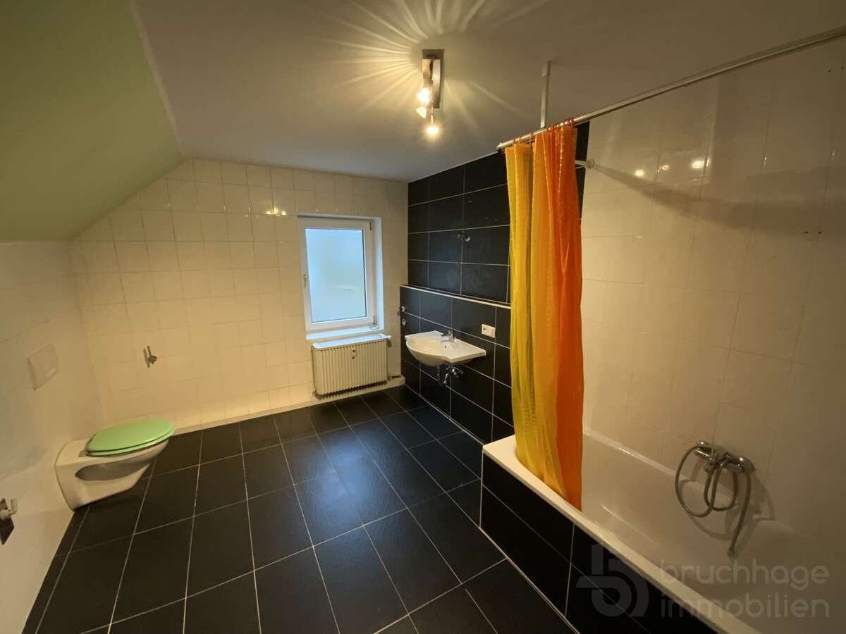 Immobilie in Schalksmühle - „Mehrgenerationenhaus mit großem Grundstück – Tierhaltung möglich, familiengerecht wohnen“ - Bild 0