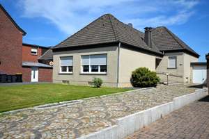 Freistehender Bungalow mit großem Garten in Heinsberg-Unterbruch – Die vollständige Adresse der Immobilie erhältst du vom Anbieter., 52525 Heinsberg – Vorschaubild 2