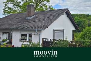 Vermietetes Einfamilienhaus mit Balkon, Terrasse und großem Garten – Die vollständige Adresse der Immobilie erhältst du vom Anbieter., 36275 Kirchheim – Vorschaubild 1