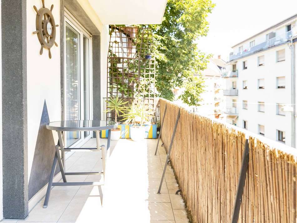 Balkon zur Straße