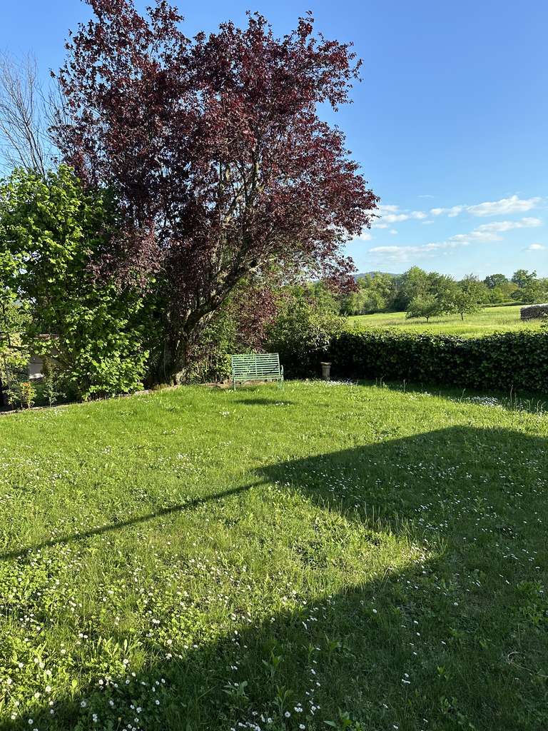 Immobilie in Baden-Baden - Sandweier/  Mehrfamilienhaus in ruhiger Feldrandlage – Garten, Garagen & Ausbaupotenzial - Bild 1