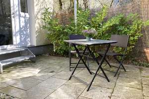 Zentrale Lage, möblierte 2-Zimmer-Wohnung mit Terrasse
