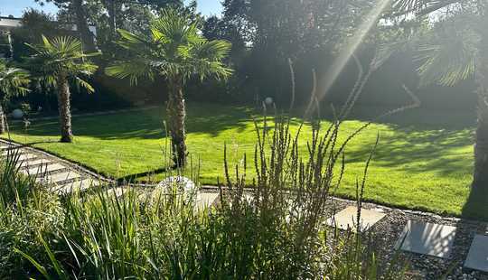 Bild von Exklusives Architektenhaus in bester Lage mit Naturpool und Sauna