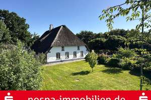 Ein Haus, das Wärme bewahrt – Reetdachanwesen in der nordfriesischen Grenzlandschaft