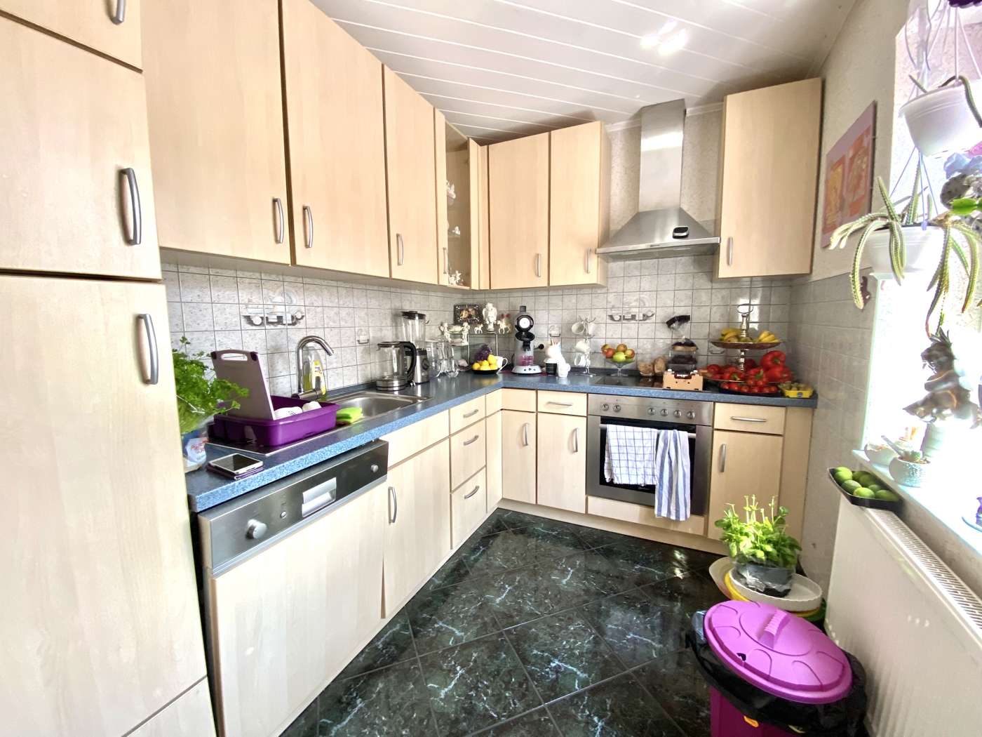 Immobilie in Helsa - Hochwertiges MFH mit Gartenpool, PV-Anlage, 

neuer Heizung und weiteren Extras in Helsa-Wickenrod - Bild 2