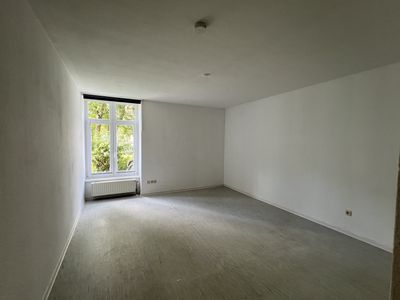 Anfragestop: 1-Zimmer Wohnung Nähe Universität, Küche, Bad, Flur