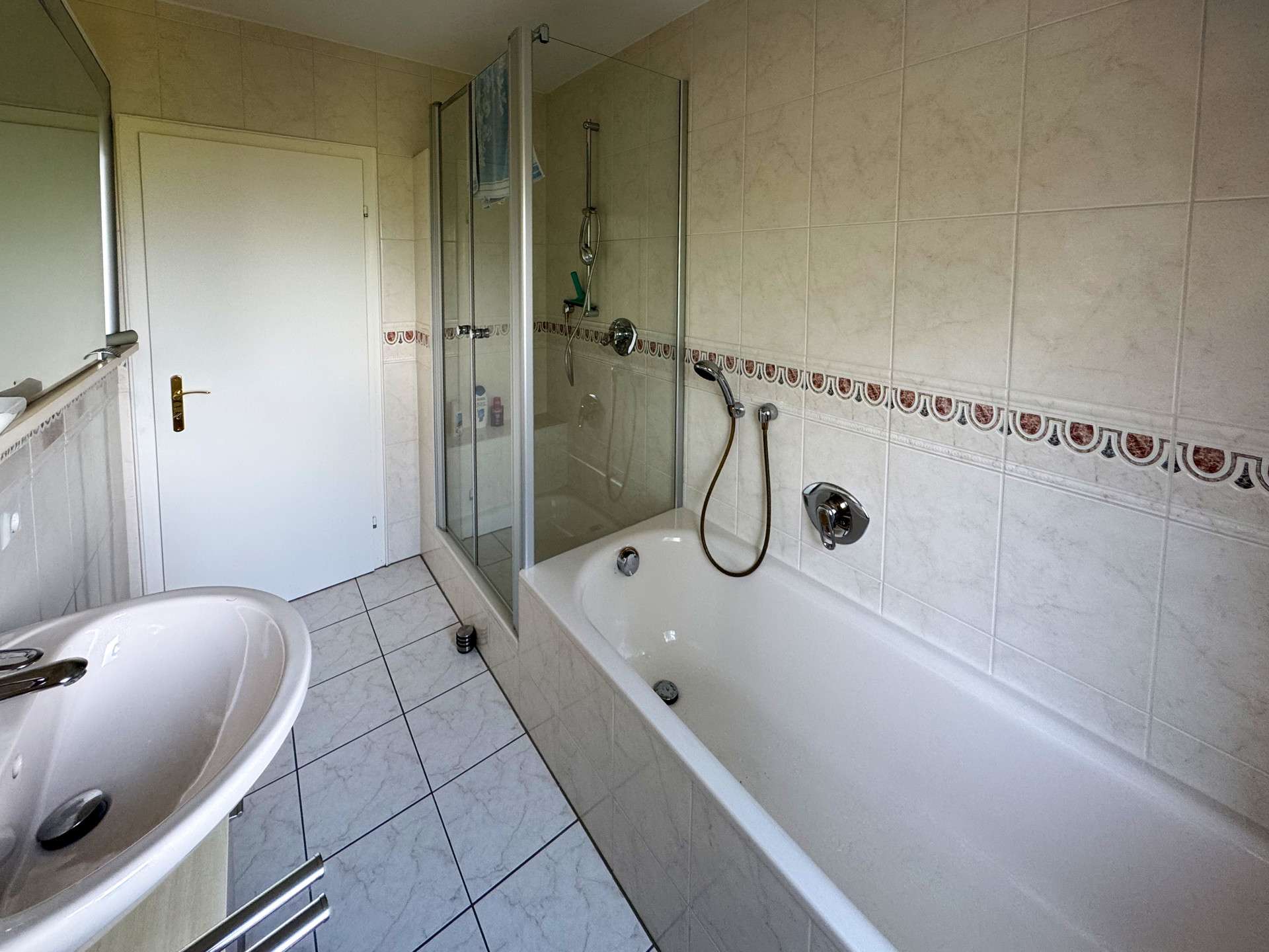 Immobilie in Berod bei Wallmerod - *RESERVIERT* Top gepflegtes Zwei-Familien-Haus mit großem Garten in bester Lage von Wallmerod! - Bild 2